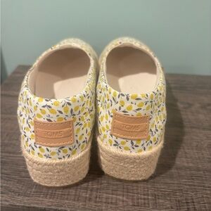 TOMS Kids Yellow and White Floral Slippers